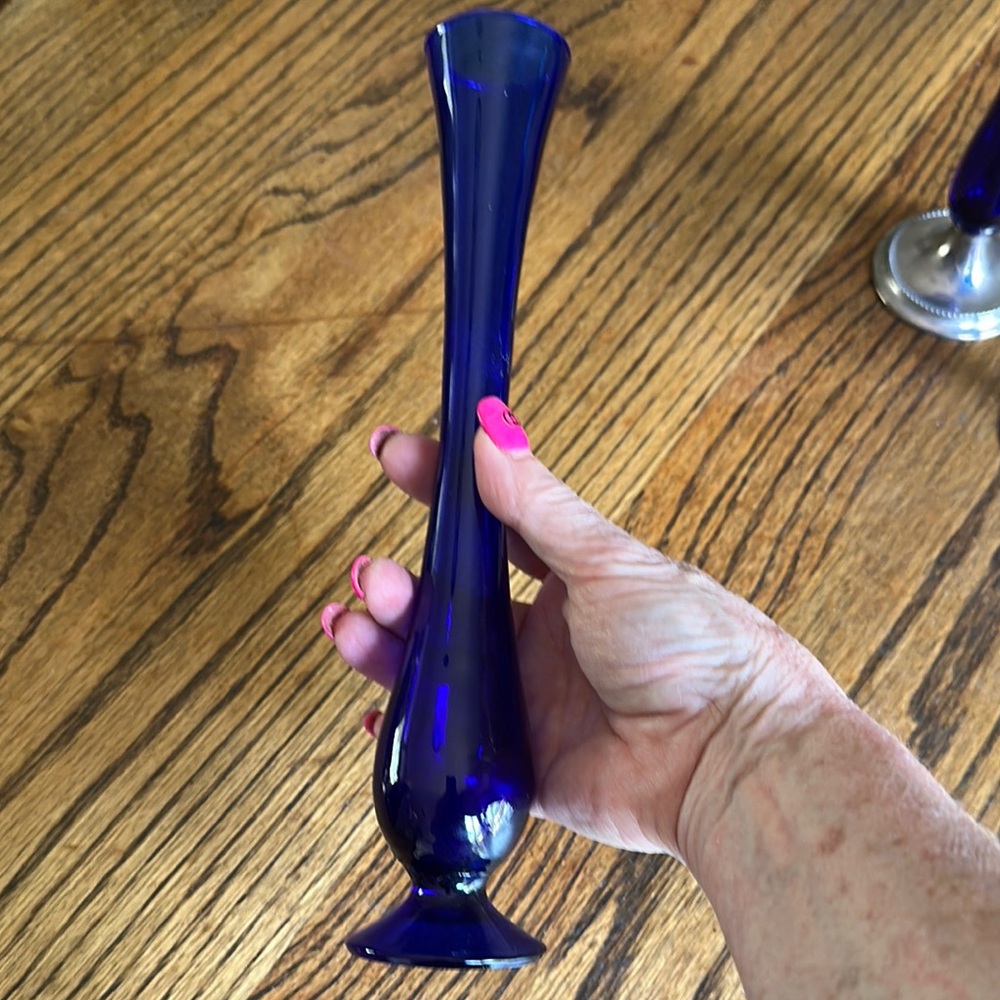 Elegant vintage Cobalt Blue Glass Vase Set of 3 - Picture 6 of 7